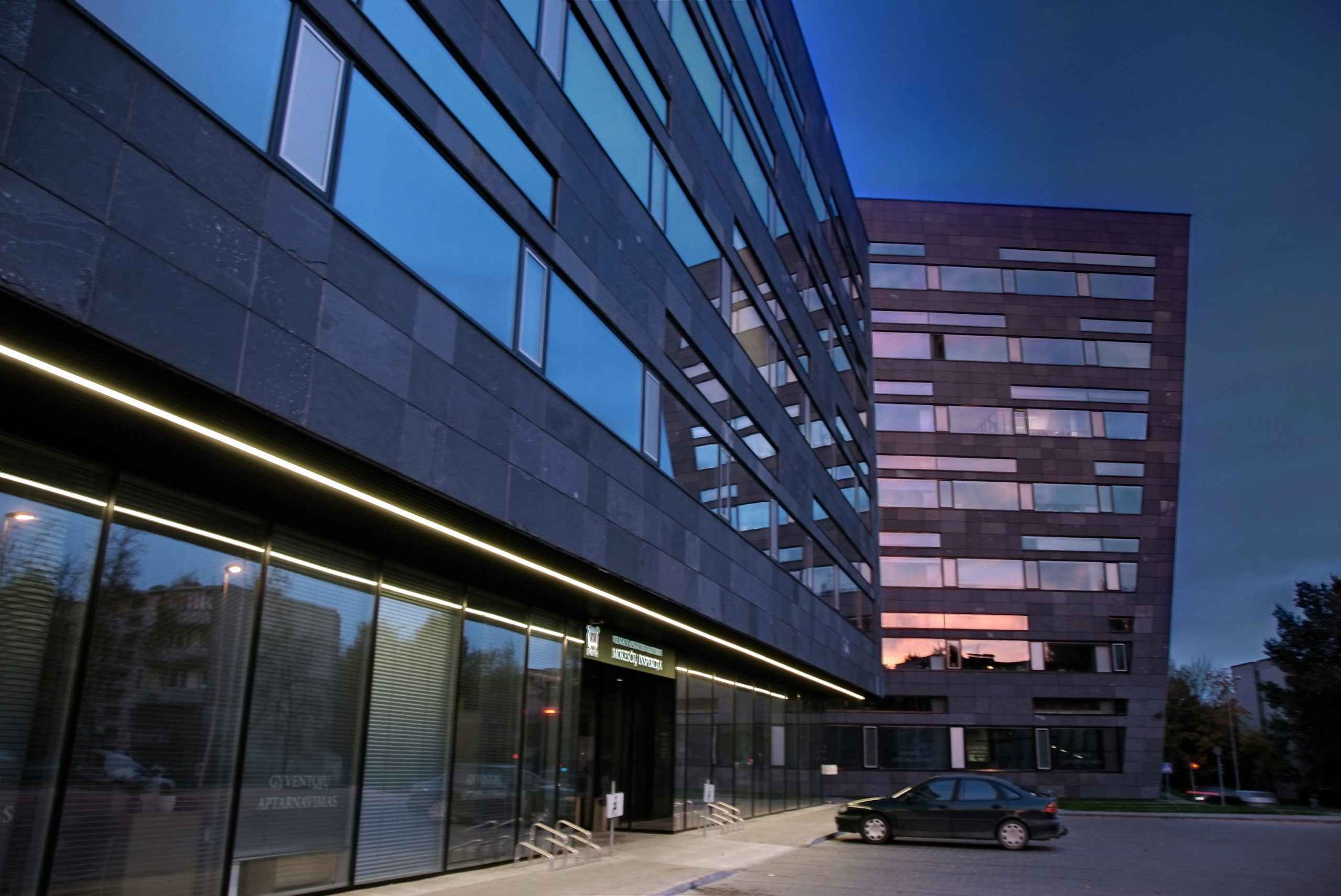 North Star – stiklo ir metalo fasado detalės