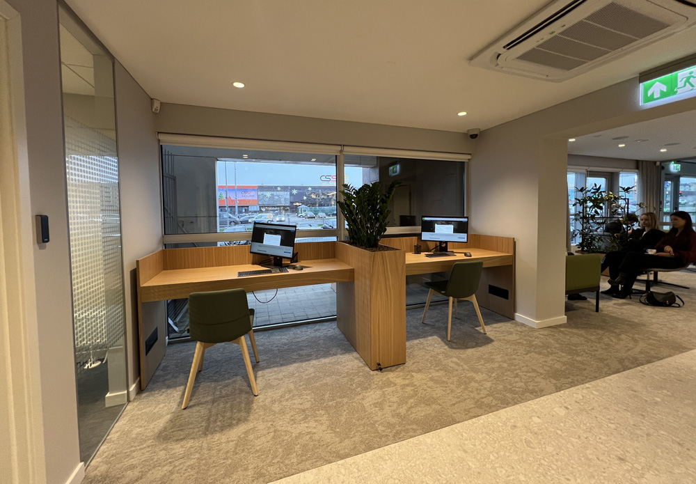 SEB banko interjeras Kaune – darbo vietos ir ergonomiškas biuro planavimas