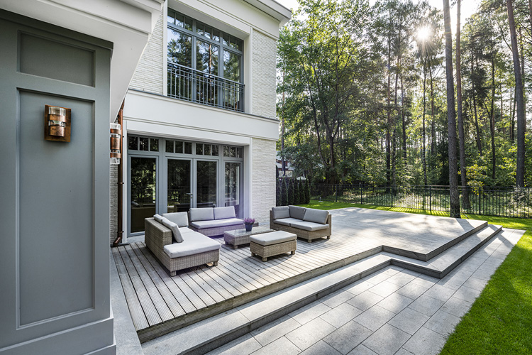 Valakampių namai – tamsaus tono fasadai, harmoningai įsiliejantys į pušynų aplinką